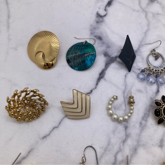 24 Single Earrings (No Pairs) Clip On, Post Back, & Hook Craft Repurpose Lot - Picture 2 of 8